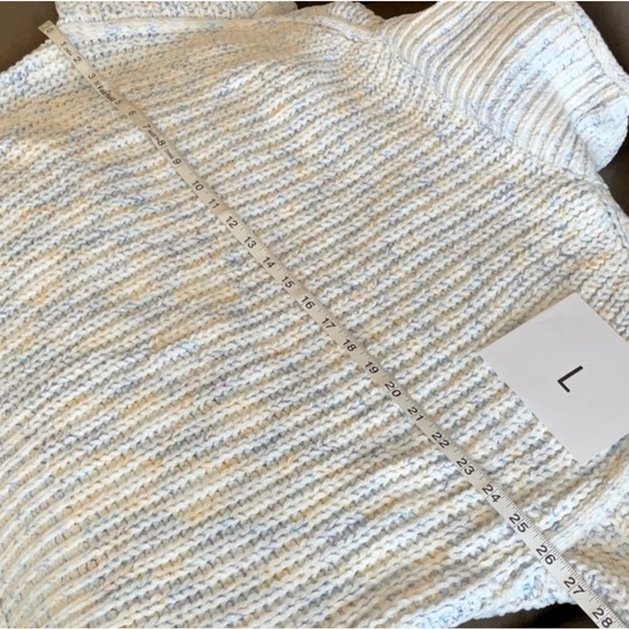 POL White Lemon Cloud Chenille sweater - Picture 4 of 5